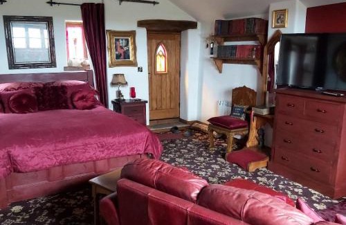 Longnor House | Peak District Cottage set in 5 acres near Buxton