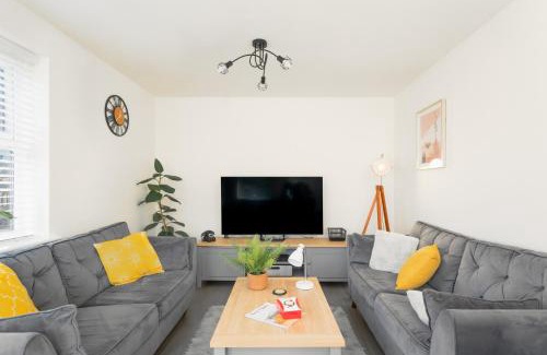 Buxton House | Peak District New Modern Cottage with Mountain Views