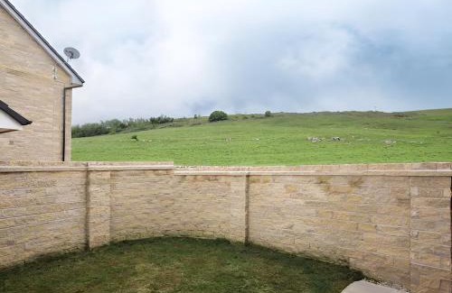 Buxton House | Peak District New Modern Cottage with Mountain Views