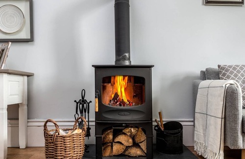 Llanerchymedd Cottage | Peak Farmhouse - Luxury Cottages