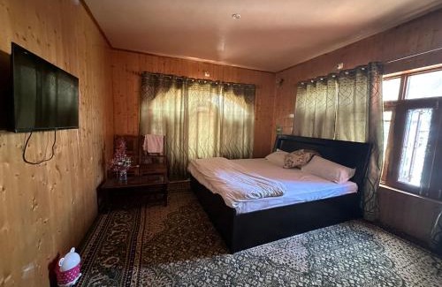 Gulmarg House | Peak View Guest House Gurez