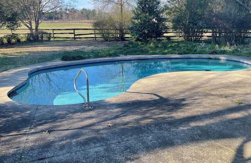 Kershaw County House | Pear Tree Farm. Peaceful, Country living at its best. 12 stables. Pet Friendly