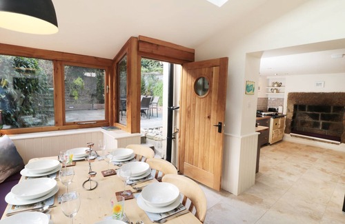 Ruswarp Cottage | PEAR TREE HOUSE, pet friendly, character holiday cottage in Ruswarp