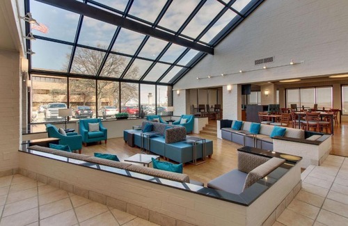 Airport Township Hotel | Pear Tree Inn St. Louis Airport