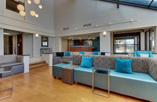 Airport Township Hotel | Pear Tree Inn St. Louis Airport