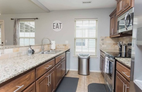 Bentonville House | Pedalpoint - MTB Friendly - 1 mi to Coler Trails