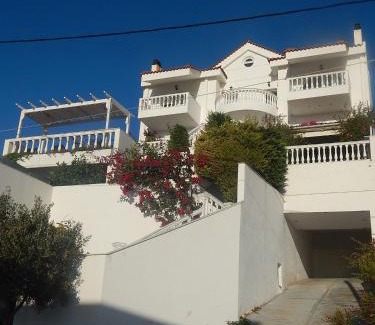Dasamari Villa | Peggy's Villa-House with private pool 25' from Athens Intl Airport