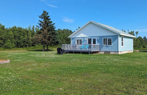 Corran Ban Cottage | PEI cottage, water views, fire pit, A/C, 25 mins from Charlottetown - Donaldston