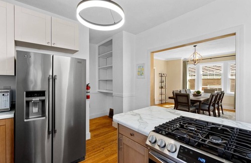 Pekin House | Pekin Rose House - 3b 2.5ba