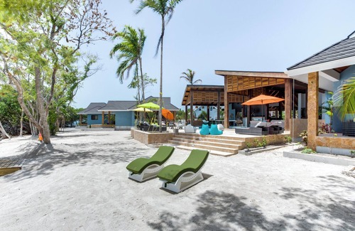 Placencia House | Pelican: Beachfront Cabana with 2 Queen Beds on Private Island