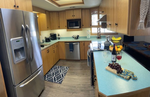 Brookings House | Pelican Cottage ~ walk to the beach, Close to Brookings and Crescent City