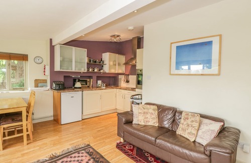 Welsh Newton Cottage | PEMBRIDGE COTTAGE, pet friendly, with a garden in Welsh Newton