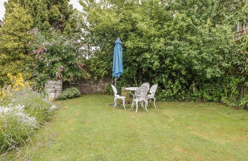 Welsh Newton Cottage | PEMBRIDGE COTTAGE, pet friendly, with a garden in Welsh Newton