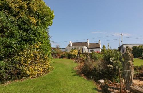 Llanddaniel Fab House | Pen Bonc