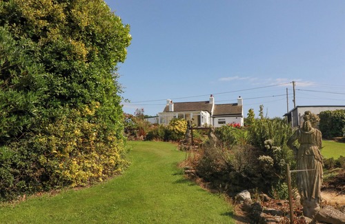 Llanddaniel Fab Cottage | PEN BONC, pet friendly, with a garden in Llanddaniel Near Gaerwen