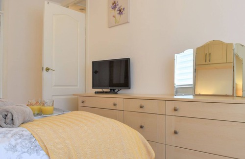 Kenton Cottage | Penhayes View is the perfect base for five guests to explore the Devon beaches, cycle alongside the