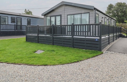 Fowey Cabin | PENMARLAM LODGE RETREAT 23, pet friendly, with a garden in Bodinnick