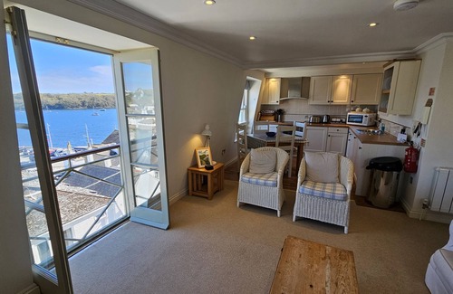 St. Mawes Cottage | Pennant - an apartment that sleeps 4 guests in 2 bedrooms
