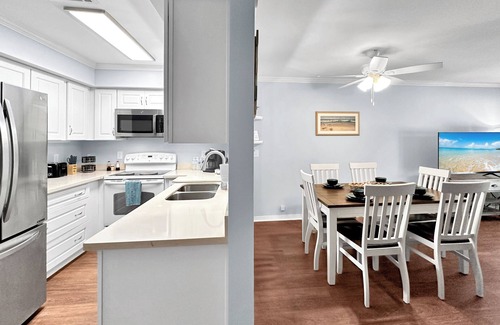 Warrington House | Pensacola Cottage w fenced yard - close to NAS & Blue Angels + EV super charger