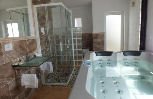 Casas de Cuadra House | Pensión Isla - Couples Only