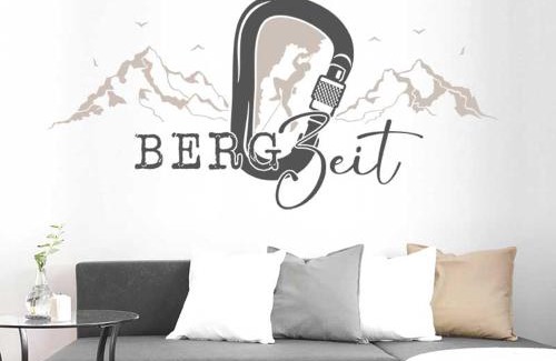 Glarus Sued House | Pension Bergzeit - Die Älpler Suite mit eigener Terrasse