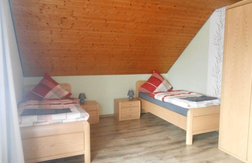 Hinzerath Cottage | Pension "Haus Hochwaldhöhe" - double room shower/WC