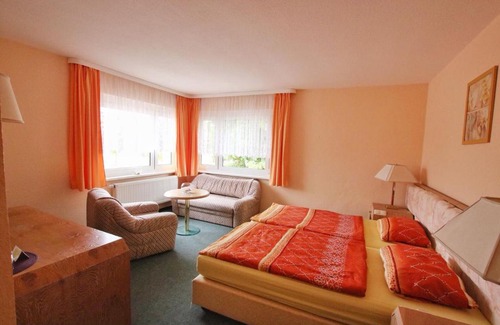 Trinwillershagen House | Pension " Zu den Linden" Trin