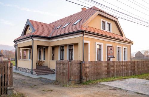 Joseni House | Pensiune AgroTuristica Horváth-Kert