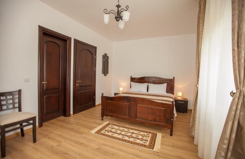 Racova House | Pensiunea Aurora