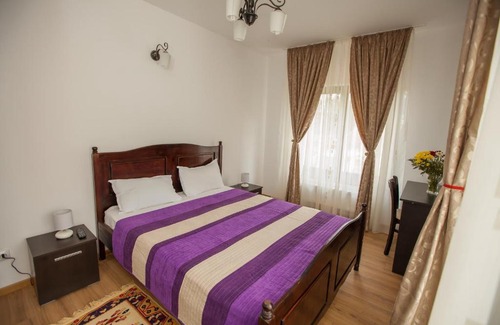 Racova House | Pensiunea Aurora