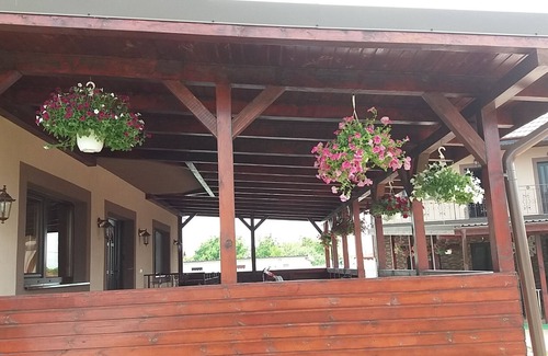 Corbu House | Pensiunea Bianca are 4 units of cazare, with terraces as foisor pentru gratar .