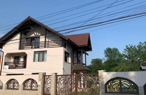 Tirgu Jiu House | Pensiunea Valea Șușiței, Ciubar, Sauna, ATV, Safarii Jepp Offroad Ghid Turistic, Climbing, Rafting, Paragliding