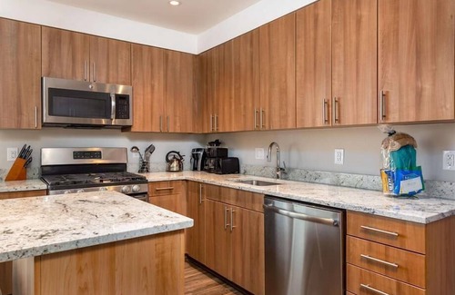 Aurora Highlands Apartment | Pentagon City 2BR | Resort style amenities | Desk+Wifi
