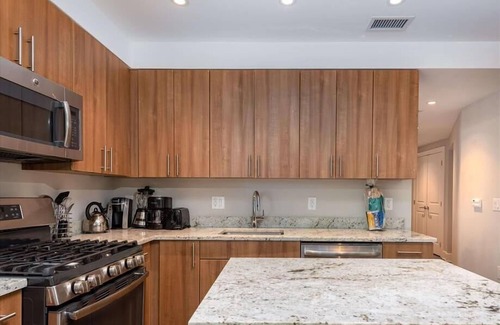 Aurora Highlands Apartment | Pentagon City 2BR | Resort style amenities | Desk+Wifi