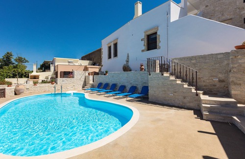 Monopari Villa | Penthe Manor House, Rustic Secret Retreat - Close to South and North beaches