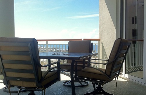 Navarre Beach Condo | PENTHOUSE 17th floor w. free Beach Service (chairs/umbrella) included!