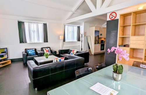 Amsterdam City Centre House | Penthouse Apartment with Balcony in Amsterdam Center