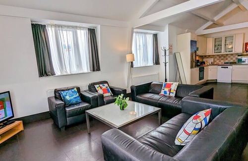 Amsterdam City Centre House | Penthouse Apartment with Balcony in Amsterdam Center