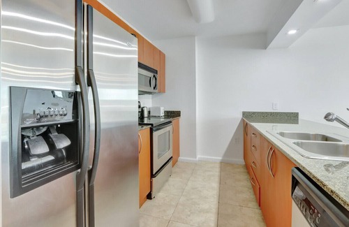 Brickell Condo | Penthouse APT w/Private Balcony King Bed Parking!