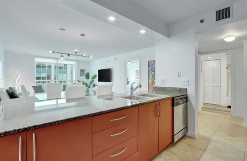 Brickell Condo | Penthouse APT w/Private Balcony King Bed Parking!