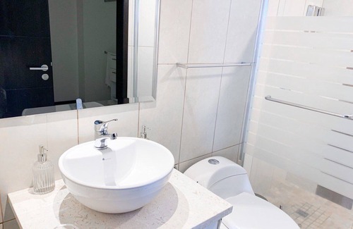 Puerto Santa Ana Apartment | Penthouse de 2 Habitaciones con Vista al rio y Parking