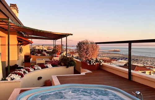 Lido di Camaiore Apartment | Penthouse Piccadilly with Jacuzzi