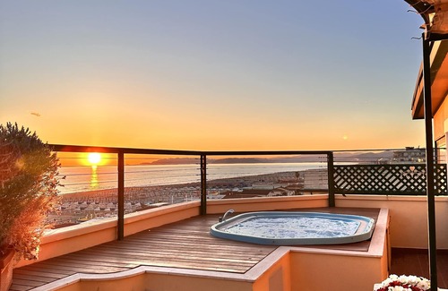 Lido di Camaiore Apartment | Penthouse Piccadilly with Jacuzzi