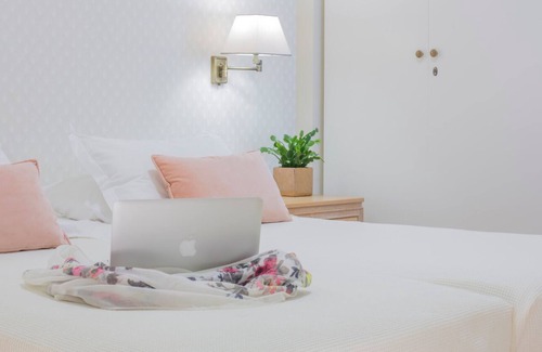 Ilisia Apartment | Penthouse Suite for 5 in the heart of Athens with stunning views of Lycabettus
