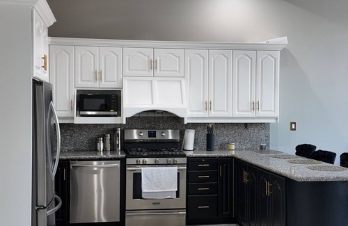 Walkerville Apartment | Penthouse suite in heart of little Italy