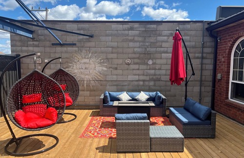 Walkerville Apartment | Penthouse suite in heart of little Italy