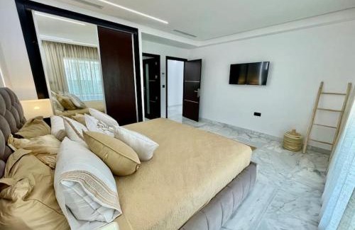 Malabata Apartment | Penthouse Ultra Modern - Jacuzzi, Terrace & BBQ