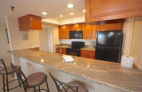 Redington Shores Condo | Penthouse w/Gulf & Intracoastal Views-Steps to Beach!