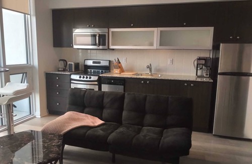 Henry Farm Condo | Penthouse with swimming pool, saunas, fitness room, BBQ area and indoor carwash.