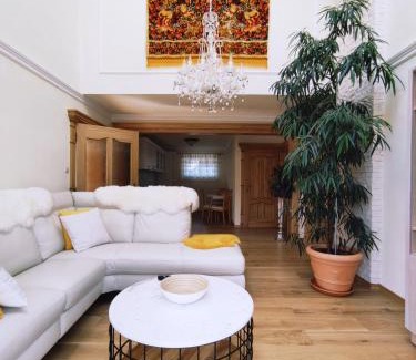 Helpa House | Penzion Lucs